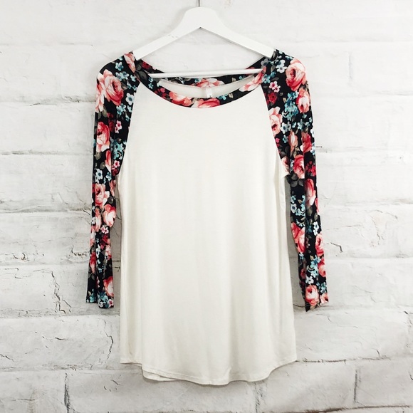 White Floral Top - Picture 2 of 3